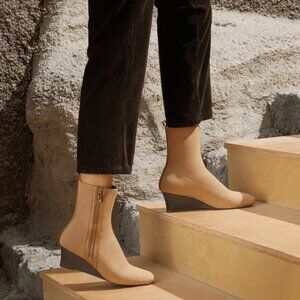 Vivaia Micaela Square-Toe Water-Repellent Zipper Boots in Nutmeg Size 36/ US 6